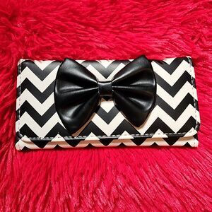 Black and White Wallet in a Beautiful Chevron Pattern with a Black Accent Bow